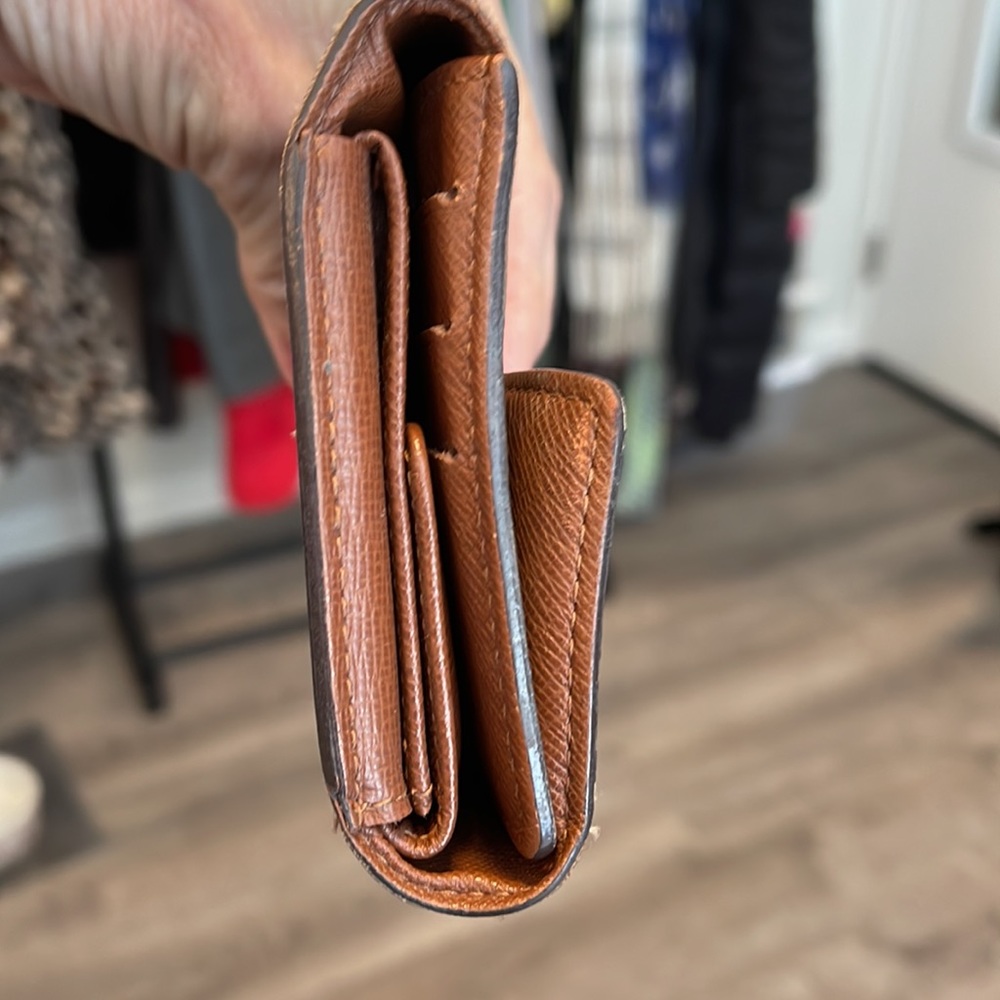 Authentic Louis Vuitton wallet - Picture 8 of 10